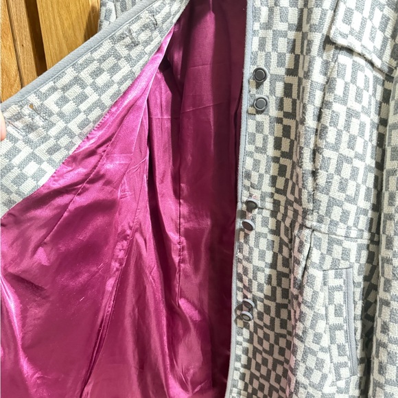 Gray and Cream Patterned Coat - Picture 2 of 4